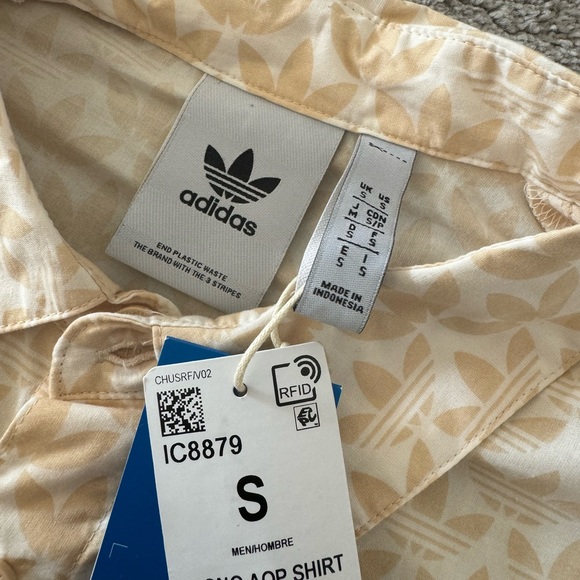 Brand new Adidas logo button up shirt size Small - Picture 3 of 3